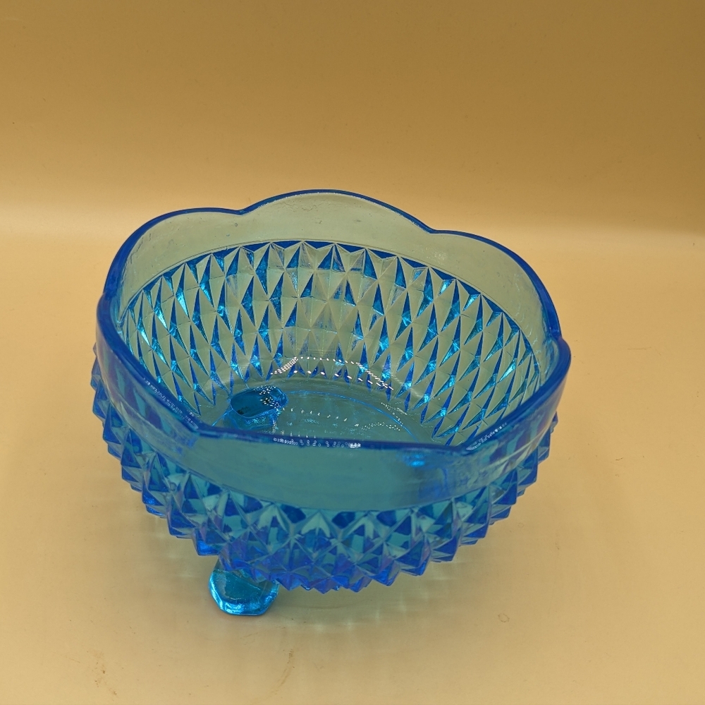 Vintage Indiana Glass Bowl Diamond Point Blue  Candy Dish Tri-footed Bowl 5" Dia - Picture 4 of 11